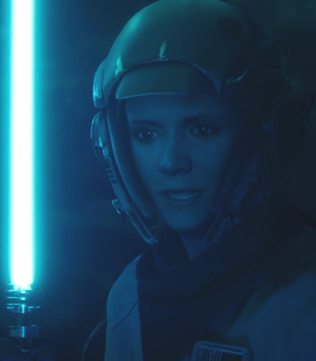Star Wars The Rise of Skywalker Young Leia Flashback Jedi Lightsaber Vertical
