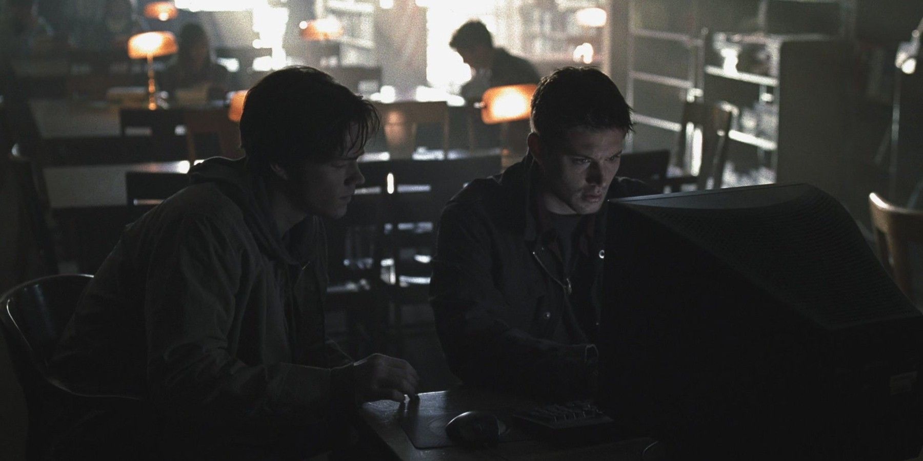 Sam and Dean Use a Computer in the Supernatural Pilot Episode