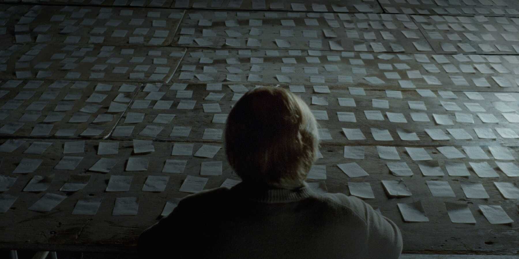 Caden sits in front of thousands of post-it notes in Synecdoche, New York