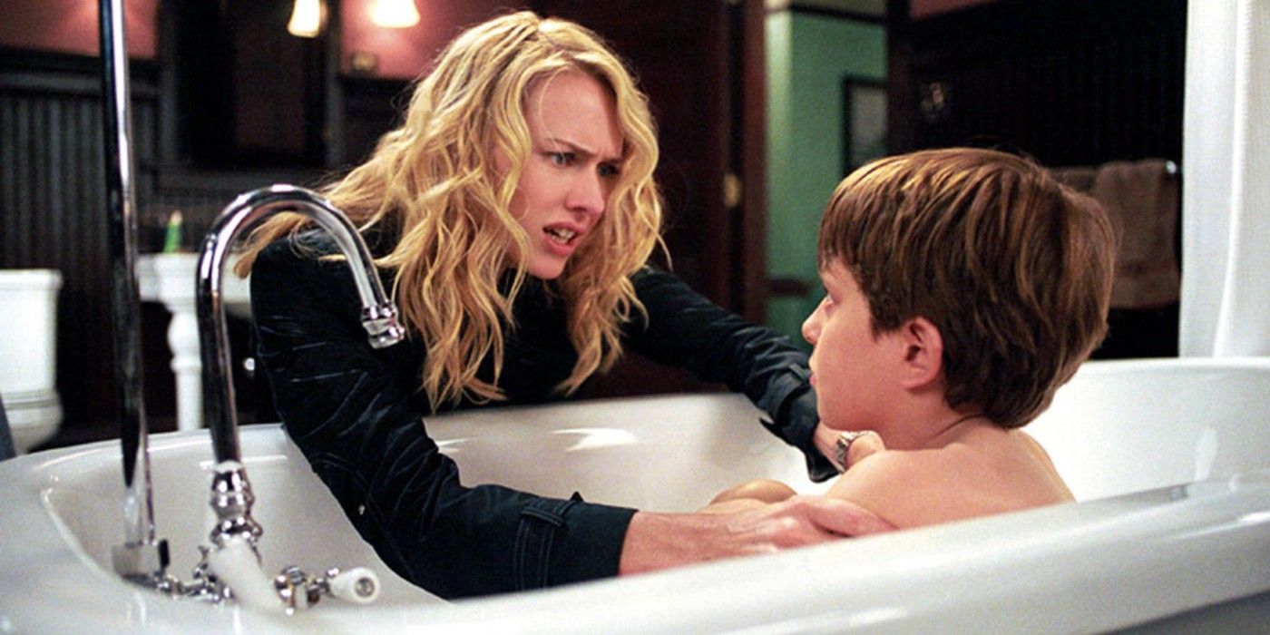 Rachel holding Aidan in a bathtub in The Ring Two