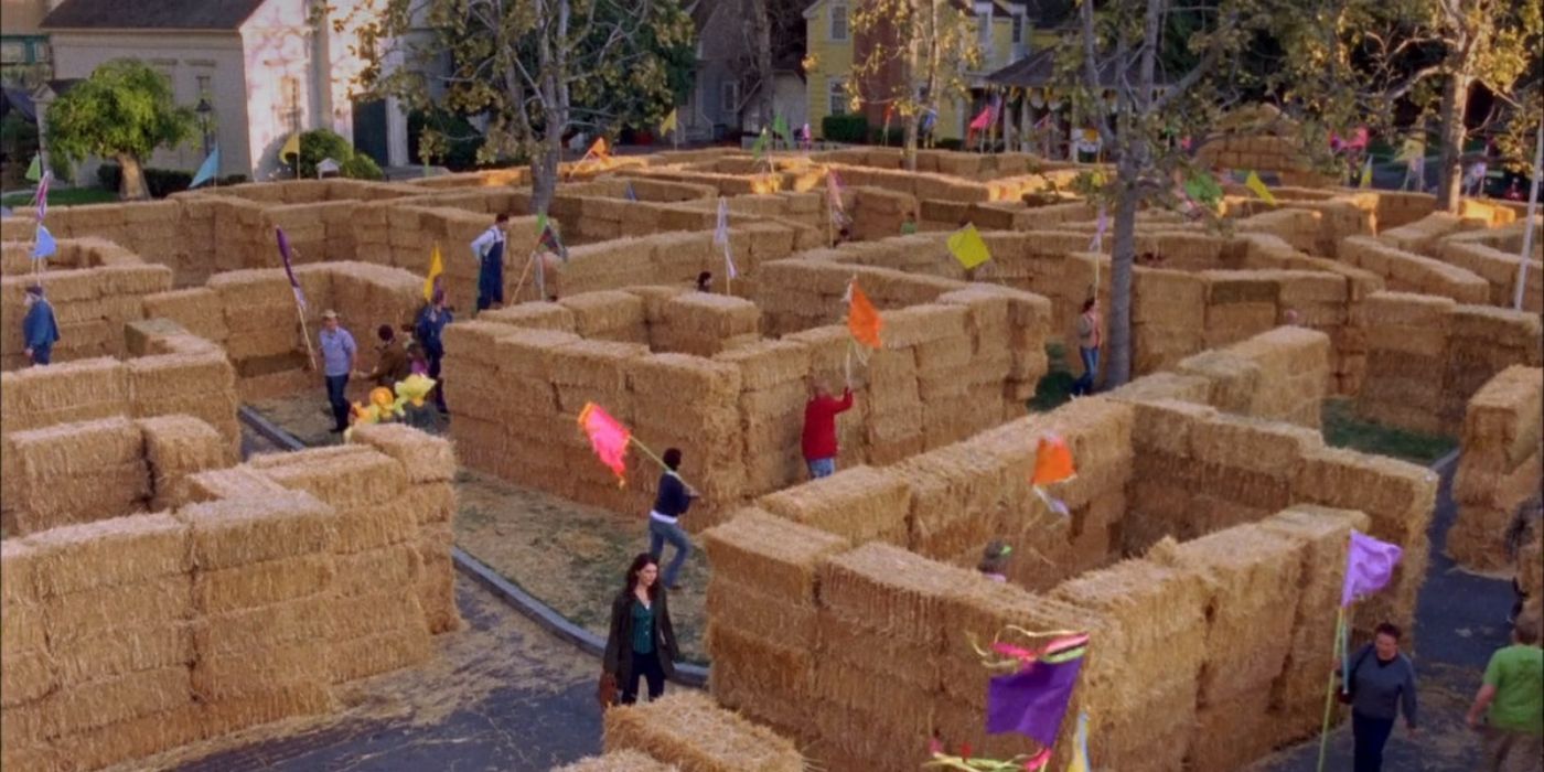 The hay bale maze in Gilmore Girls