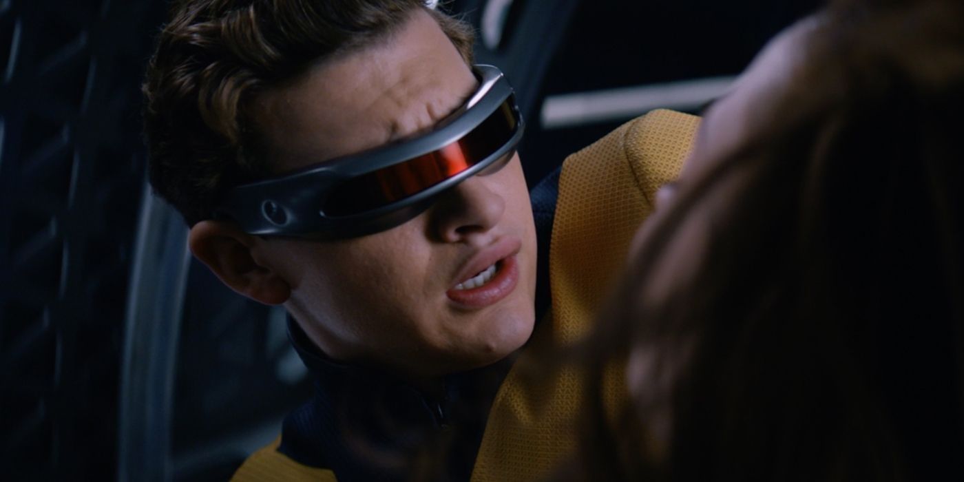 um close de Tye Sheridan como Ciclope em X-Men Apocalypse