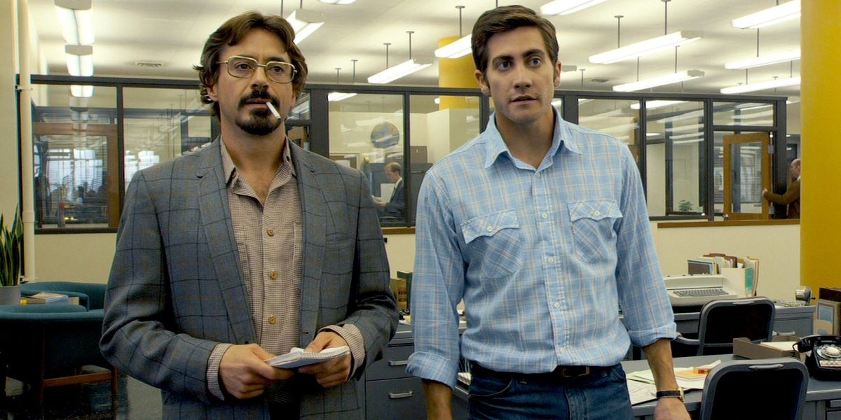 Robert Downey Jr. and Jake Gyllenhall in an office in Zodiac