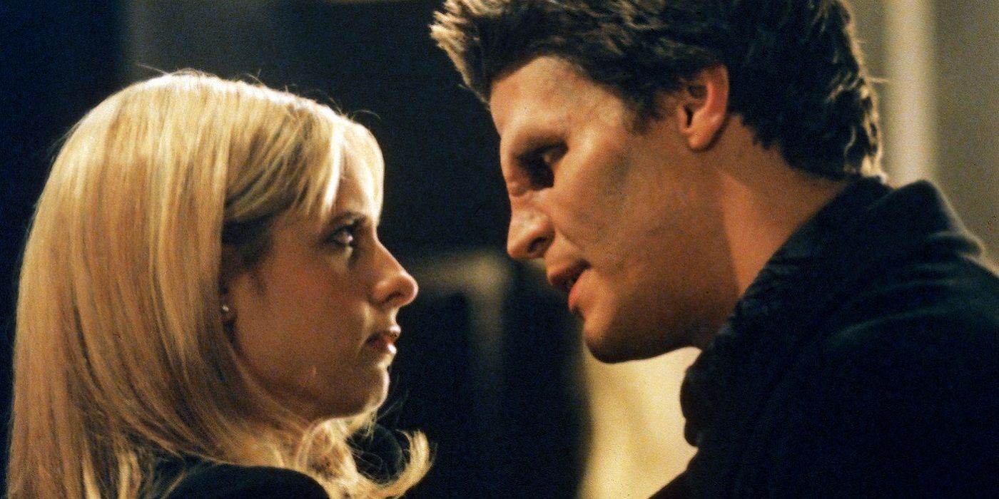 Buffy berhadapan muka dengan Angel di Buffy the Vampire Slayer.