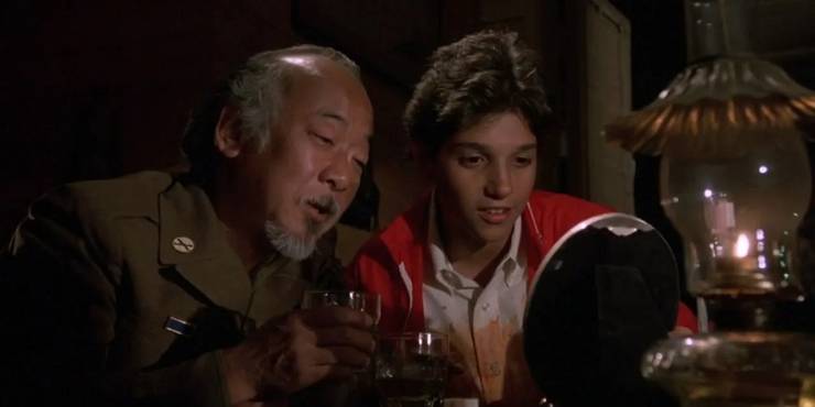 Cobra Kai: 10 fatos sobre Karate Kid que você não sabia - 11 karate kid drunk miyagi - Cobra Kai: 10 fatos sobre Karate Kid que você não sabia