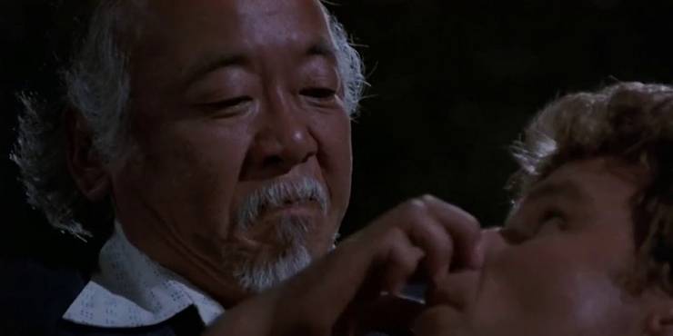 Cobra Kai: 10 fatos sobre Karate Kid que você não sabia - 12 karate kid parking lot - Cobra Kai: 10 fatos sobre Karate Kid que você não sabia