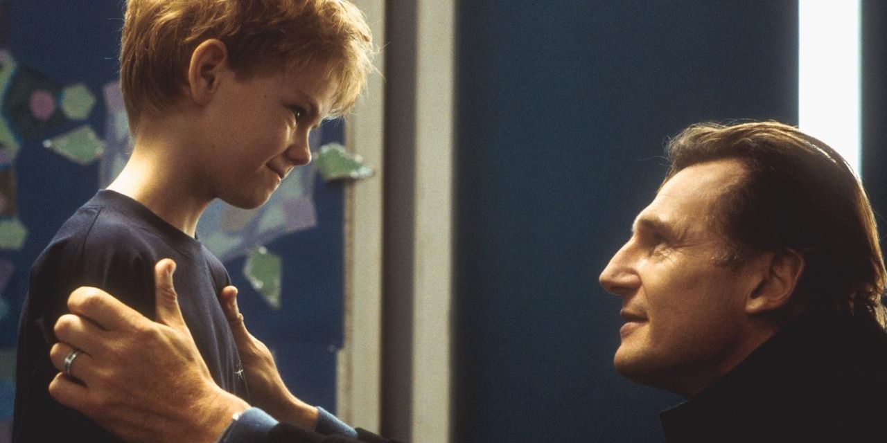 Amor Realmente Liam Neeson e Thomas Brodie-Sangster