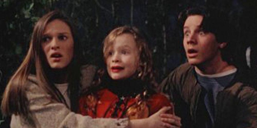 Allison, Dani, and Max look scared in the cemetery on Hocus Pocus