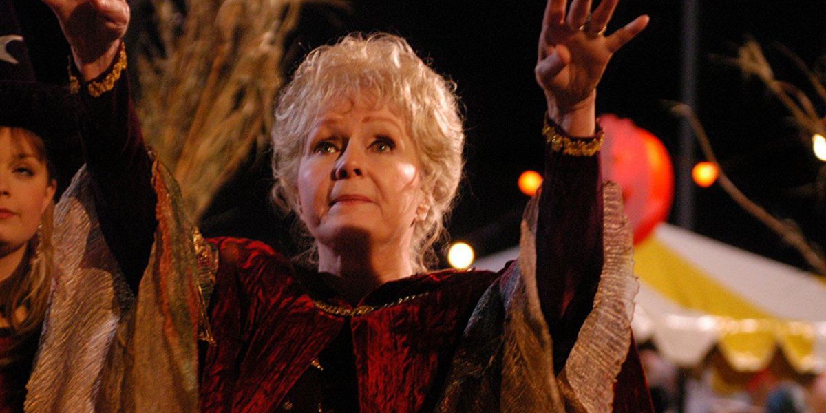 10 Things That Make No Sense About The Halloweentown Franchise