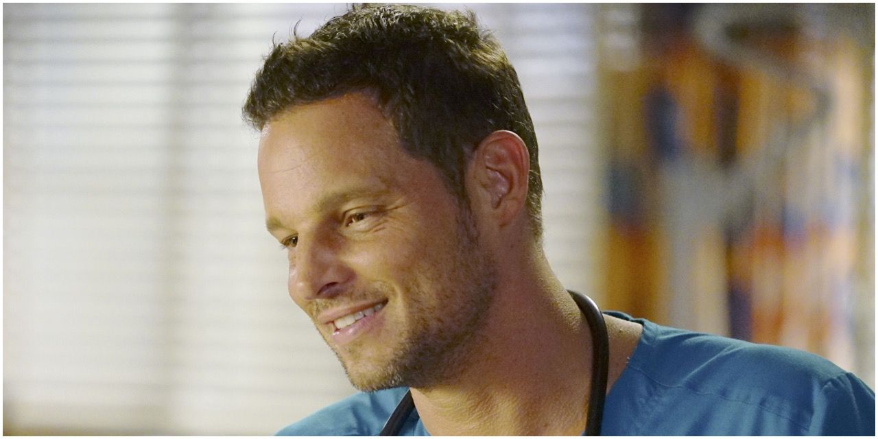 Alex Karev smiling in blue scrubs in Grey's Anatomy