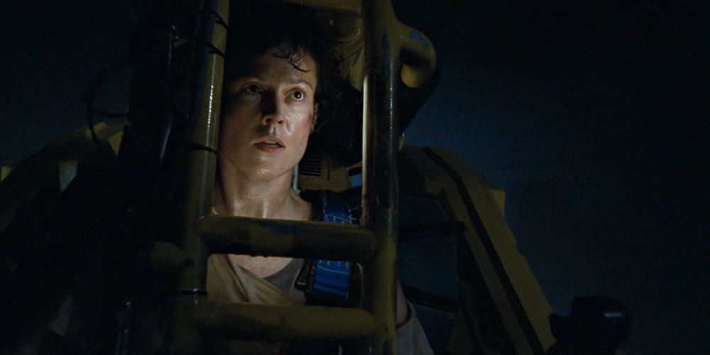 Ripley threatens the Alien Queen in Aliens