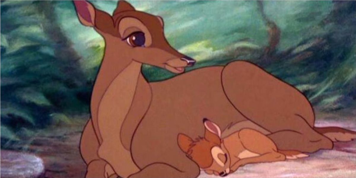 Bambi dormindo perto de sua mãe