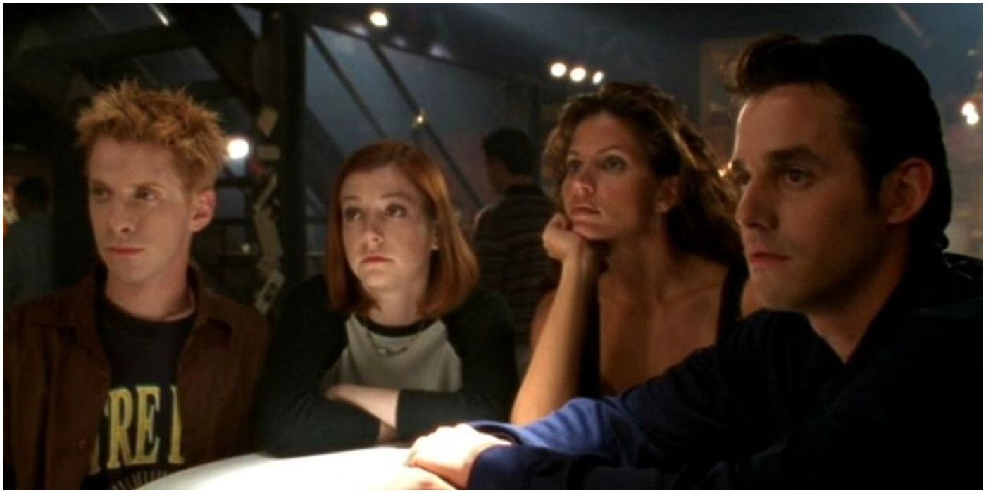 Oz Willow Cordelia and Xander at a table at the Bronze on Buffy The Vampire Slayer