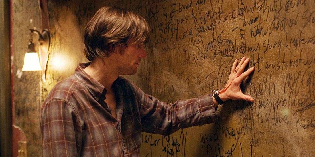 Jim Carrey touching a wall in The Number 23