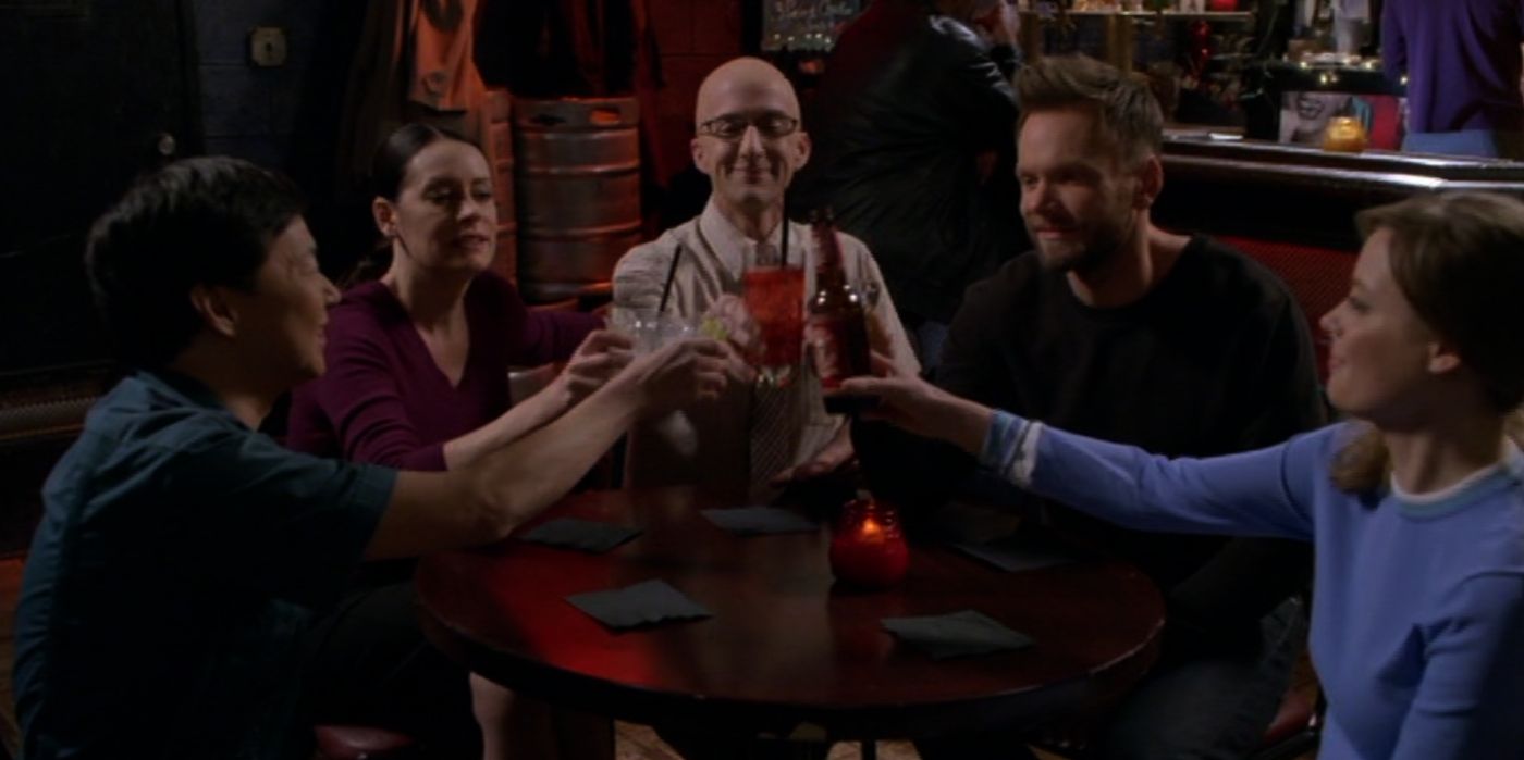 Screenshot Community Season Six Finale Remaining Members Drinking Bar