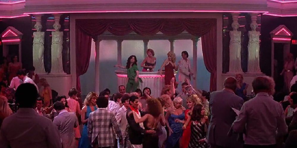 People dancing on the dance floor in the nightclub in Scarface.