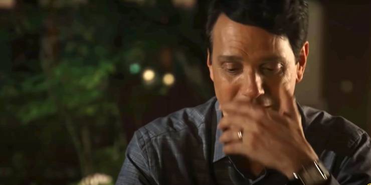 Cobra Kai, 3ª temporada: os segredos escondidos no trailer - 4 Daniel LaRusso crying Cobra Kai trailer - Cobra Kai, 3ª temporada: os segredos escondidos no trailer