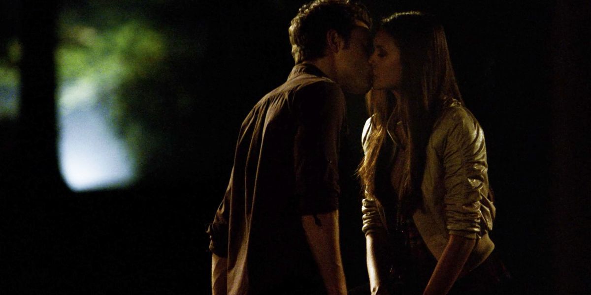 Elena and Stefan kiss in The Vampire Diaries.