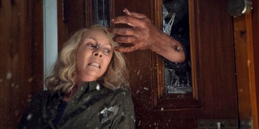 Laurie Strode evading Michael&rsquo;s hand in Halloween 2018