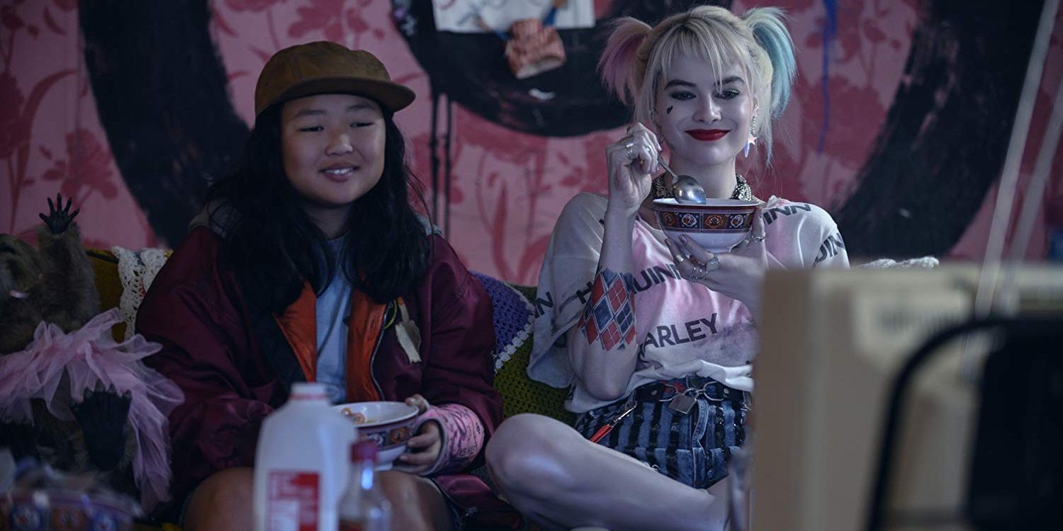 Harley and Cassandra eat lunch in Birds of Prey