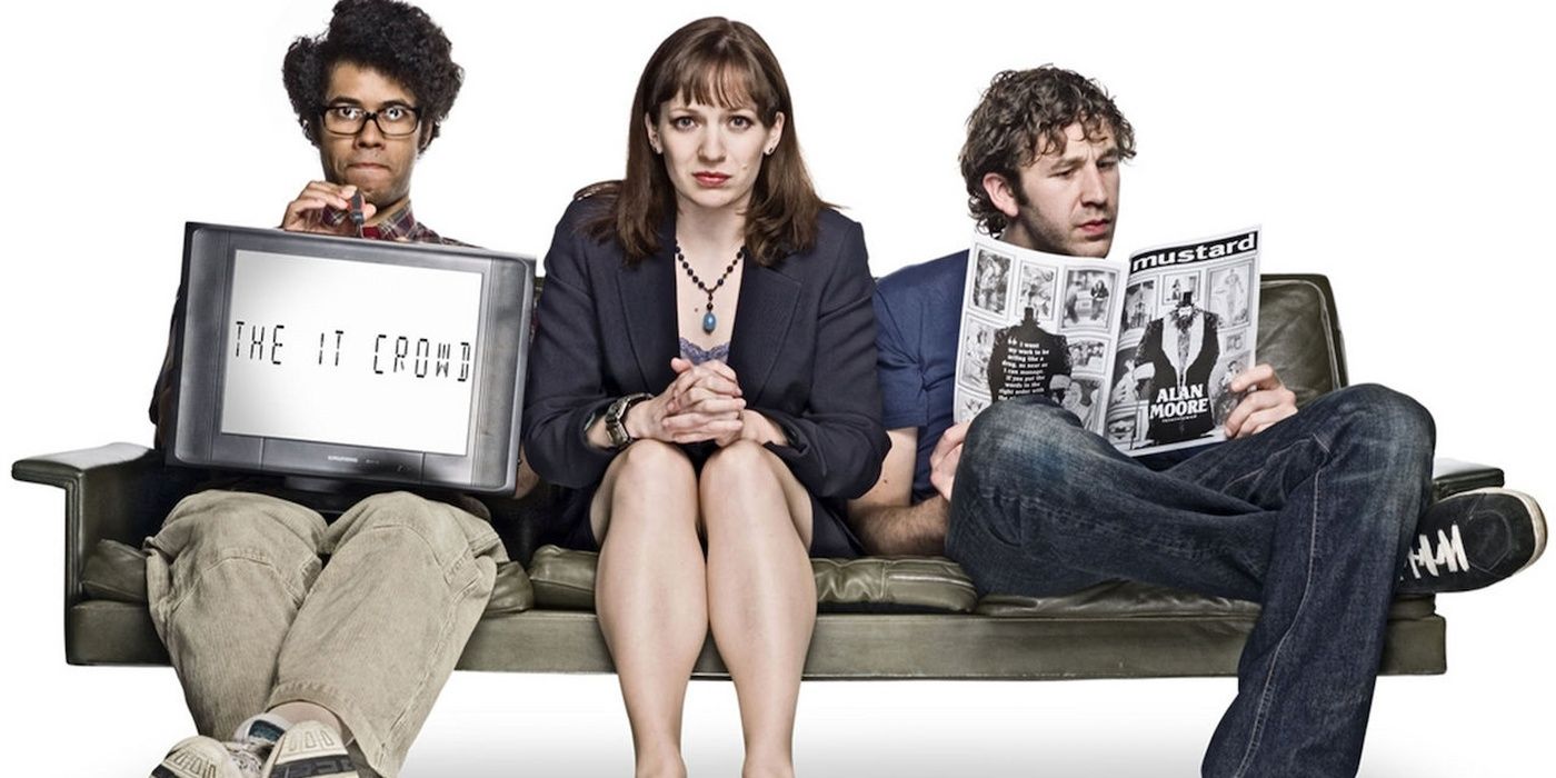 The lead cast of IT Crowd sitting together