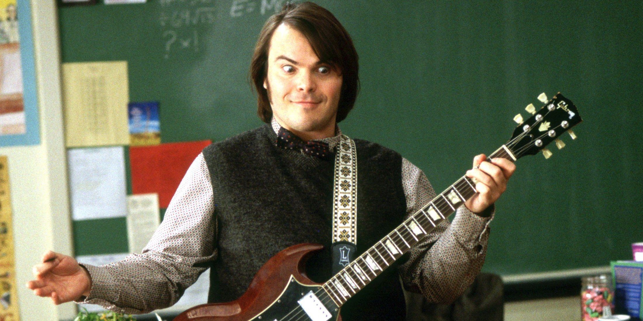 Jack Black como Dewey Finn segurando uma guitarra em Escola de Rock