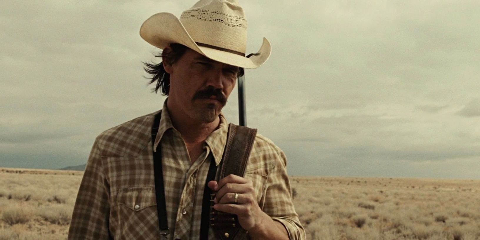 Josh Brolin wearing a cowboy hat in No Country for Old Men