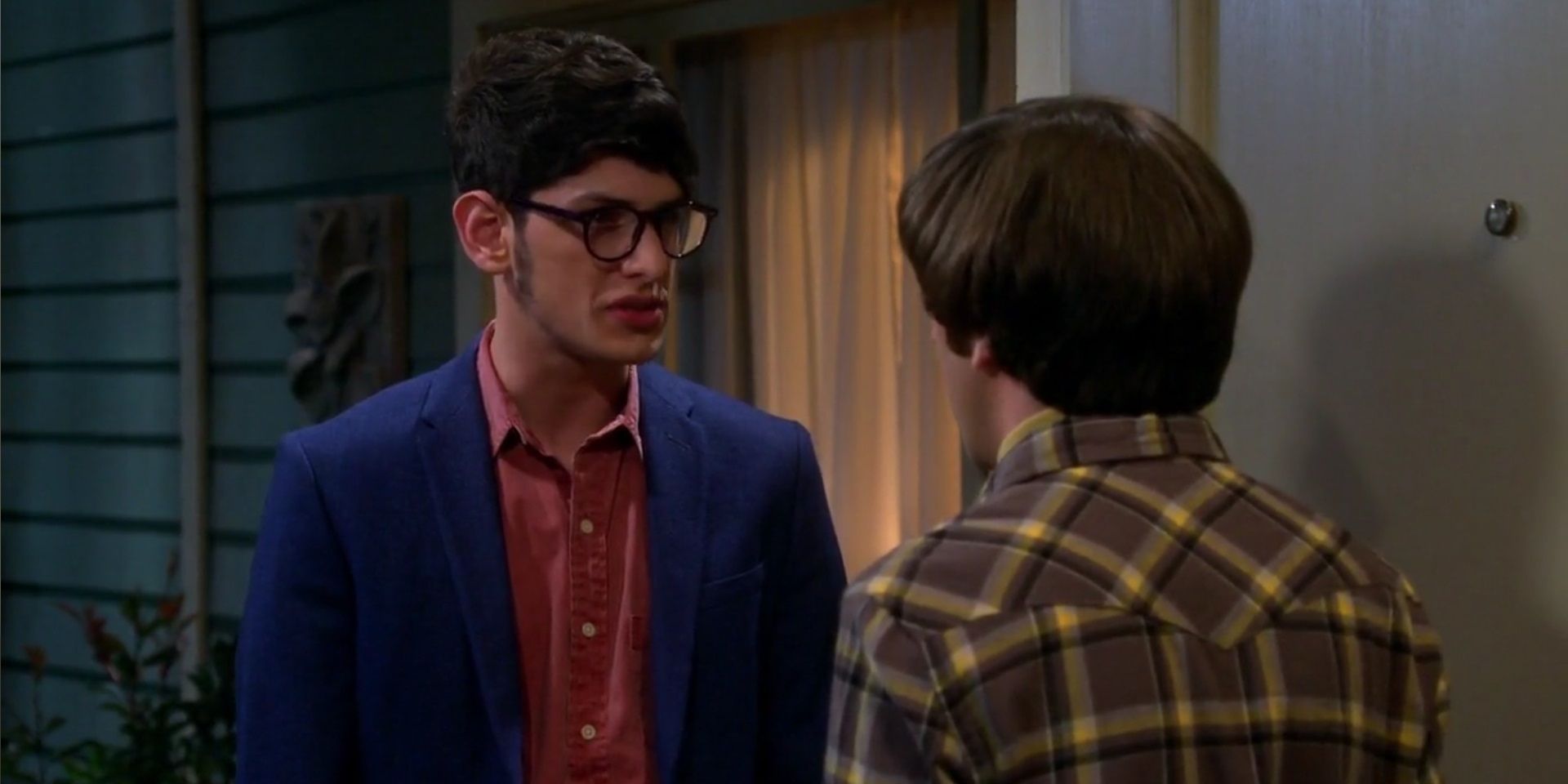 Howard meets his brother Josh in The Big Bang Theory