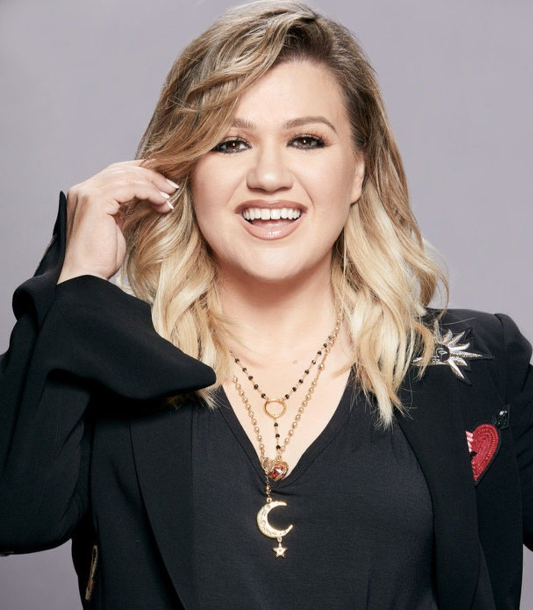 Kelly Clarkson on The Voice season 19 vertical