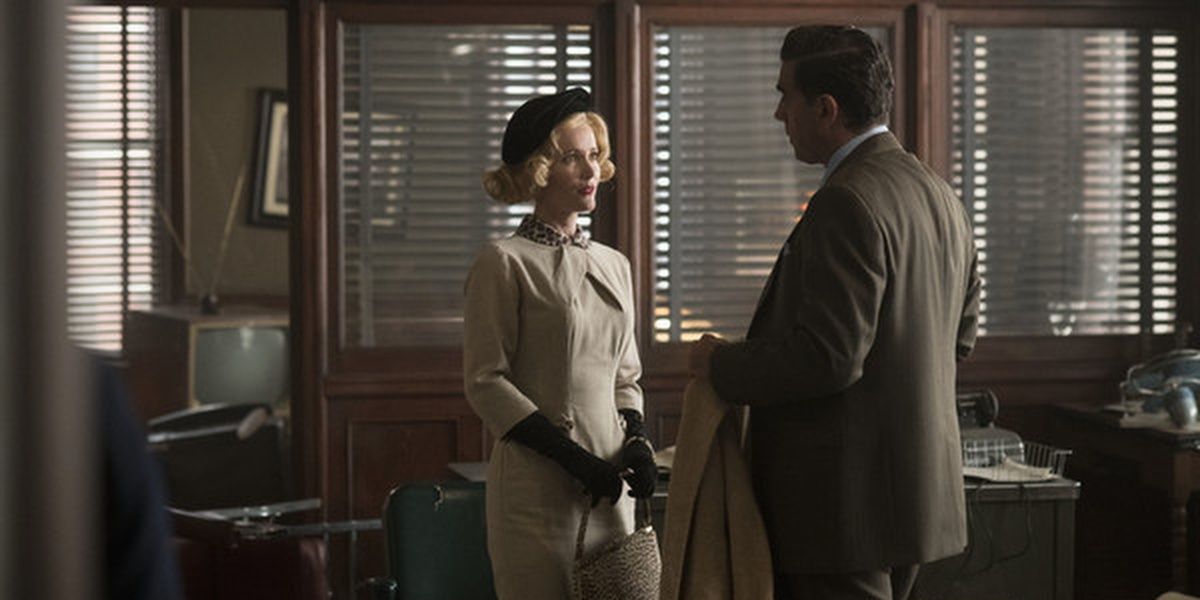 Leslie Mann with a man in Motherless Brooklyn