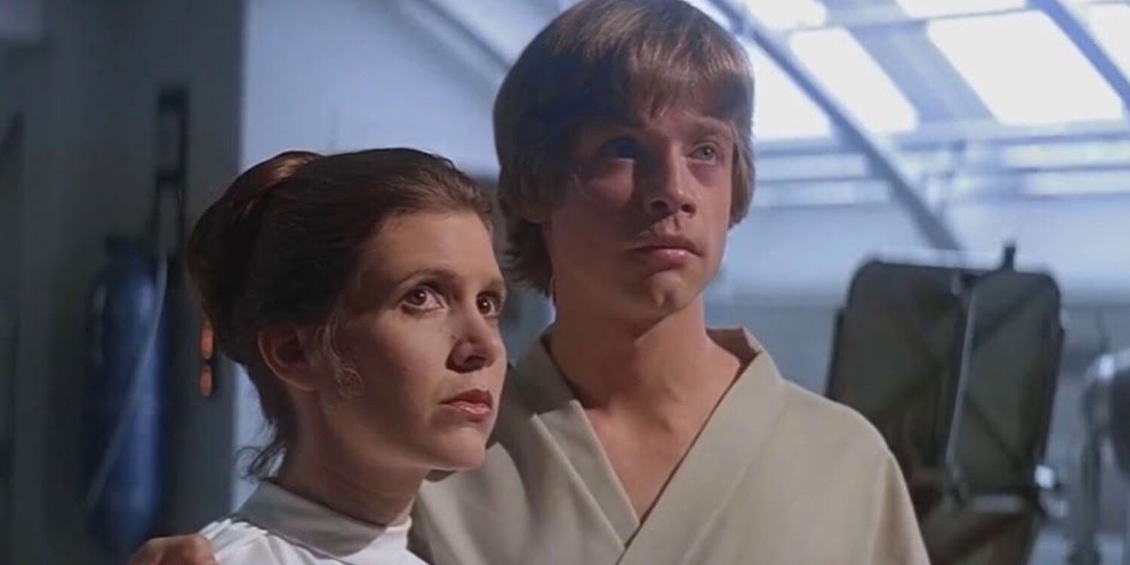 Luke Skywalker and Leia Organa at the end of Star Wars Empire Strikes Back