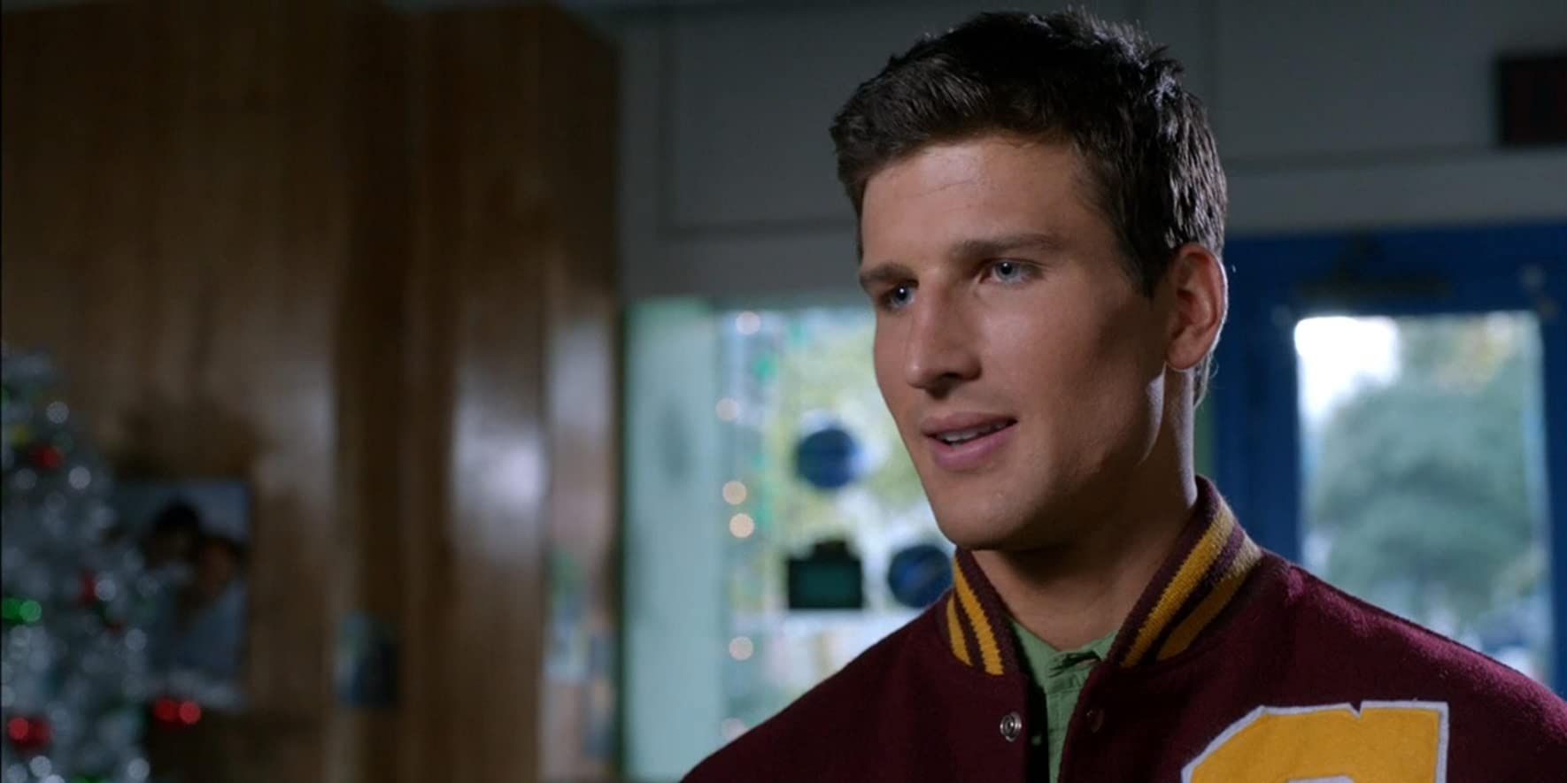 Parker Young in Suburgatory