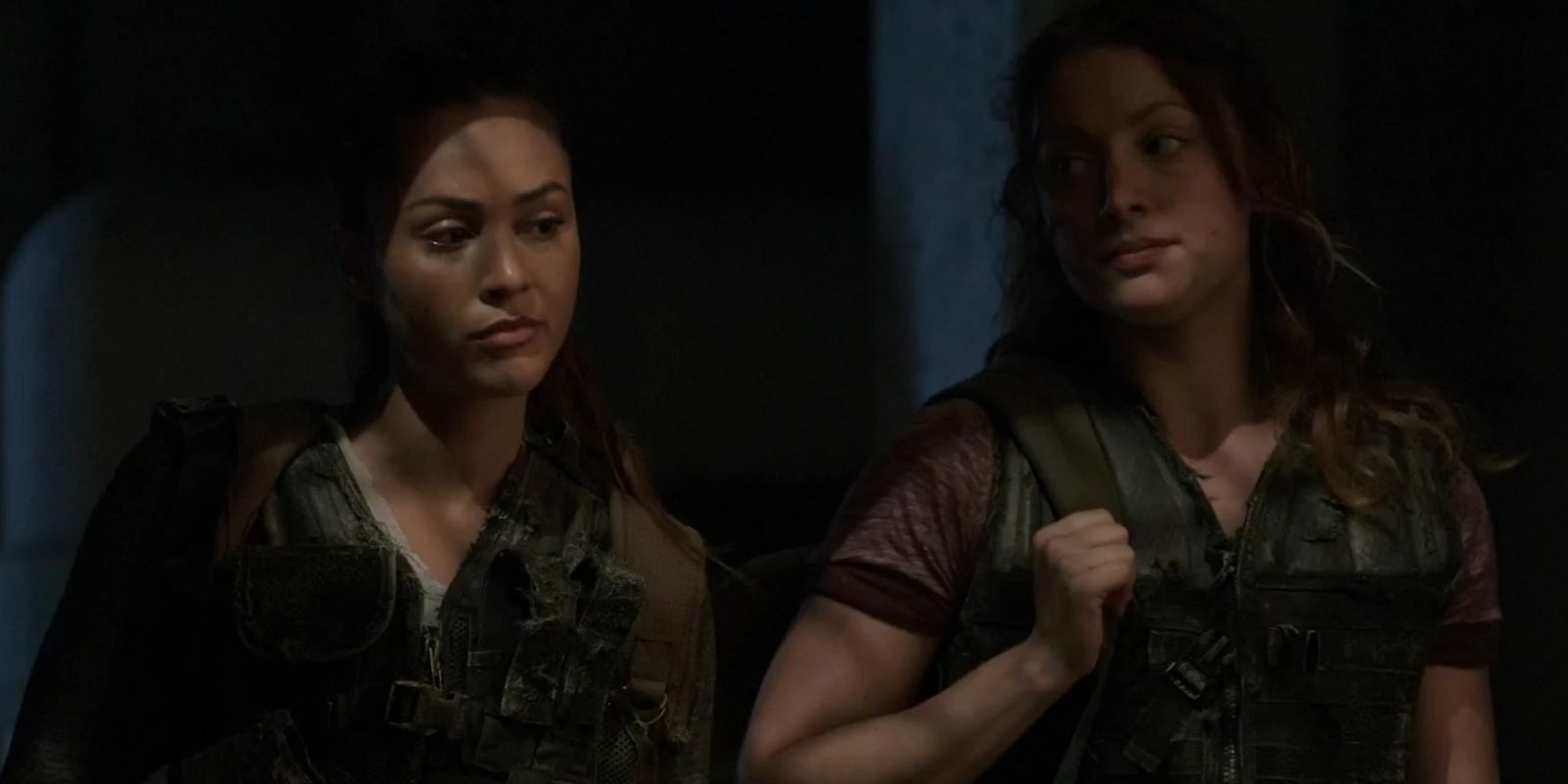 Raven And Gina In The 100 S3E03
