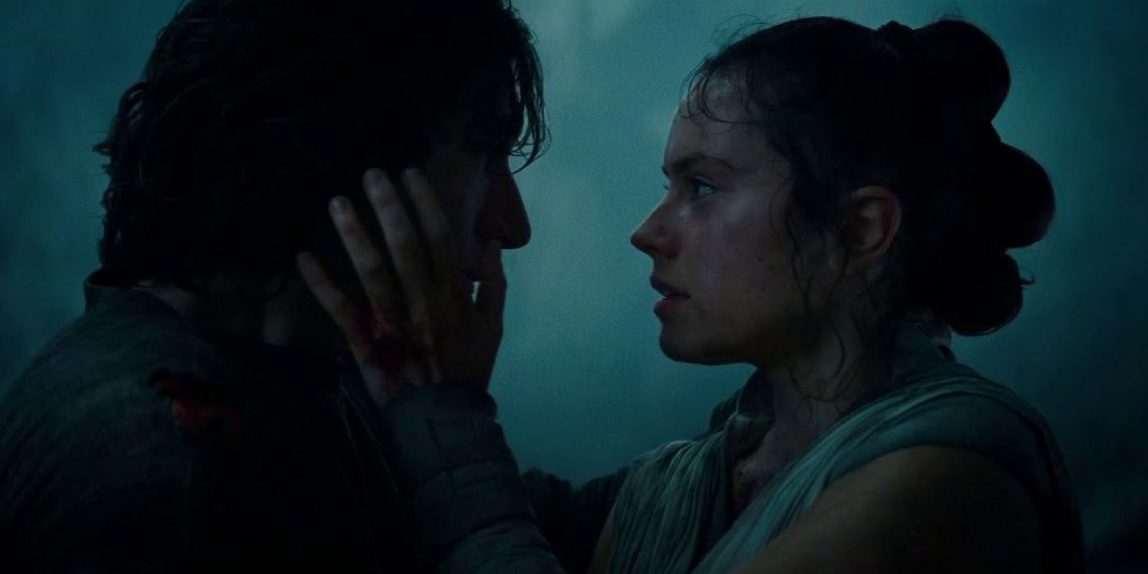 Rey kisses Ben before he dies in The Rise of Skywalker