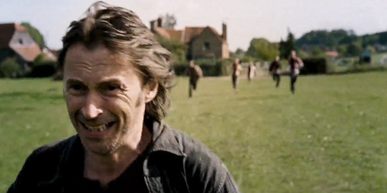 A distressed Don runs aways from zombies in 28 Weeks Later