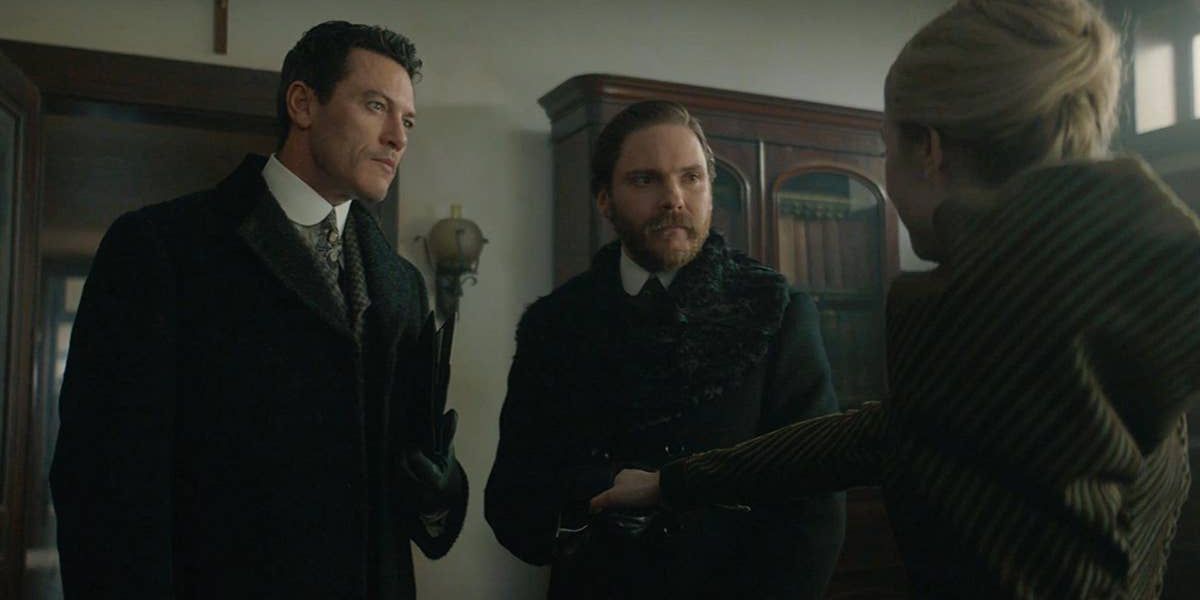 Sara Howard at police station season 1 episode 1, the alienist 