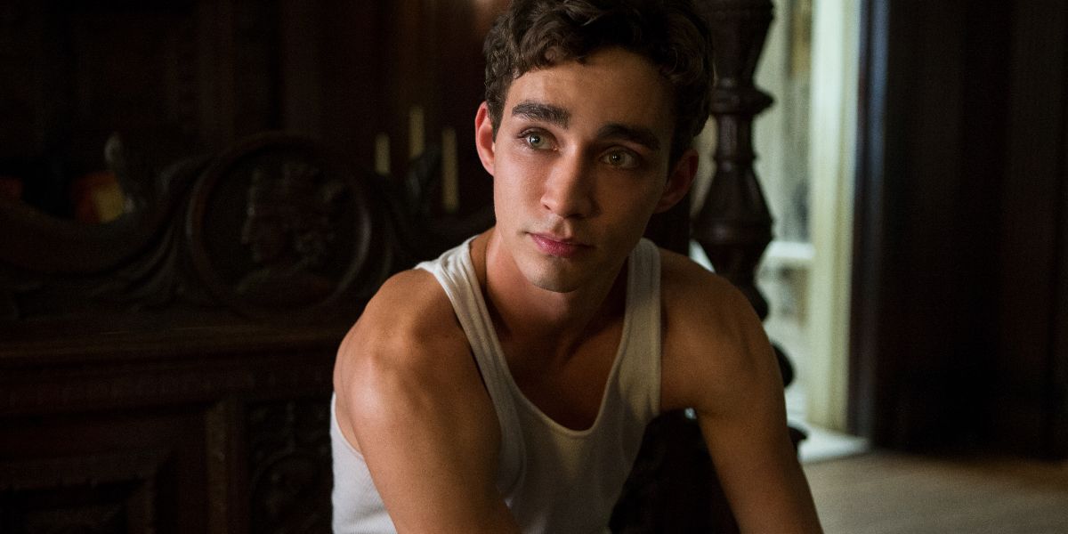 Robert Sheehan as Simon Lewis in The Mortal Instruments: City of Bones