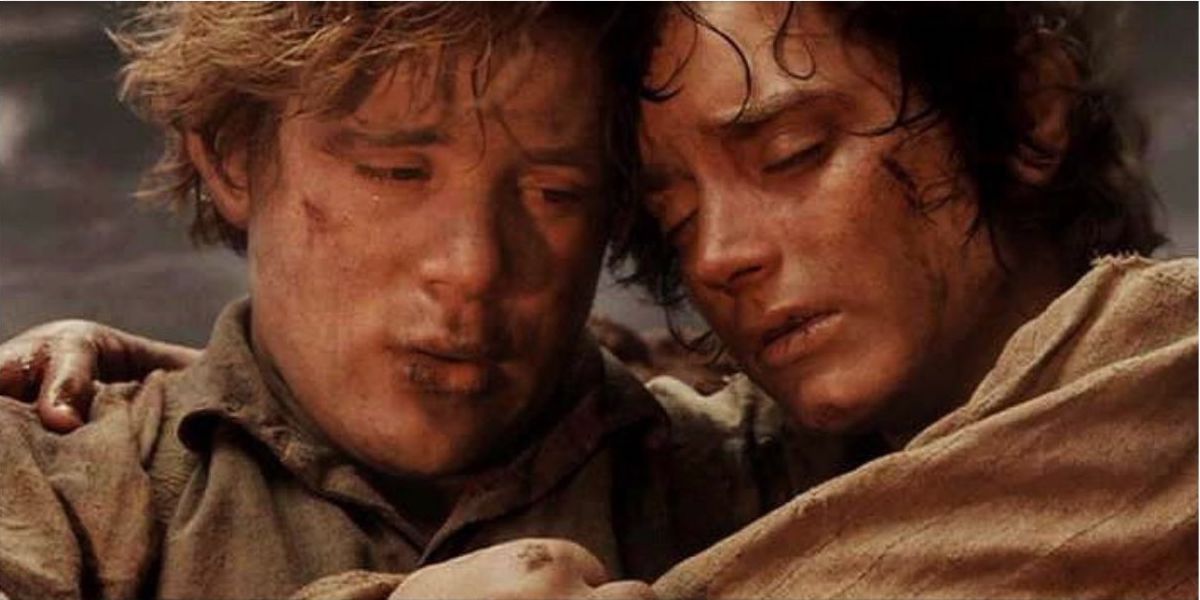 Frodo e Sam se abraçando em O Senhor dos Anéis. 