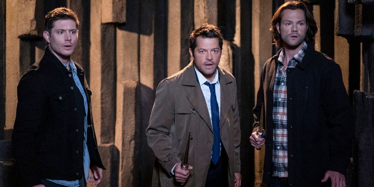Supernatural's Dean, Sam, and Castiel stand together on a street