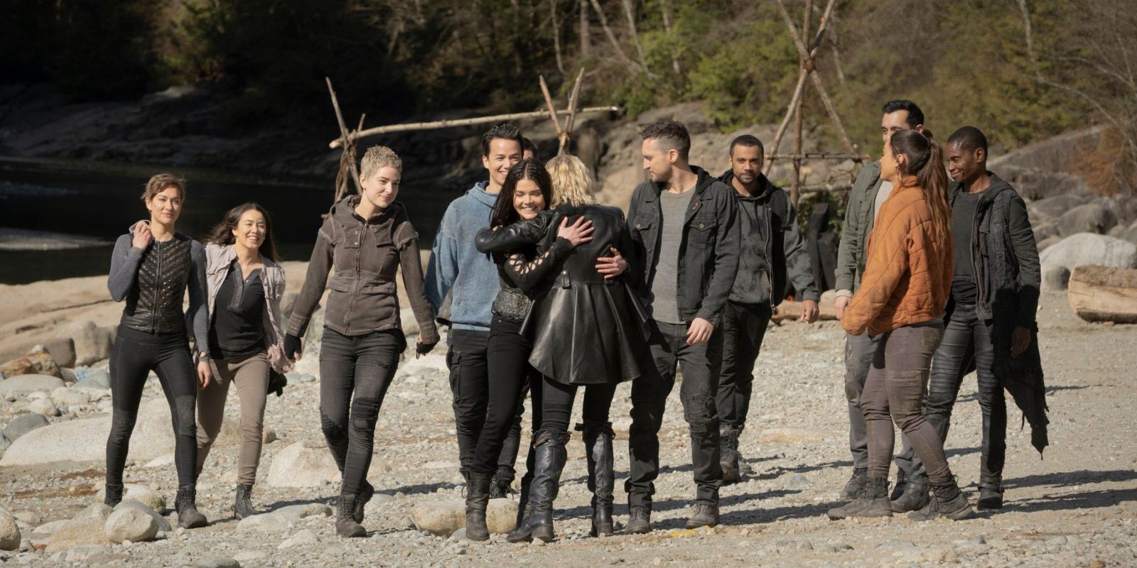 Raven and her friends meet up with Clarke on the beach in The 100 series finale