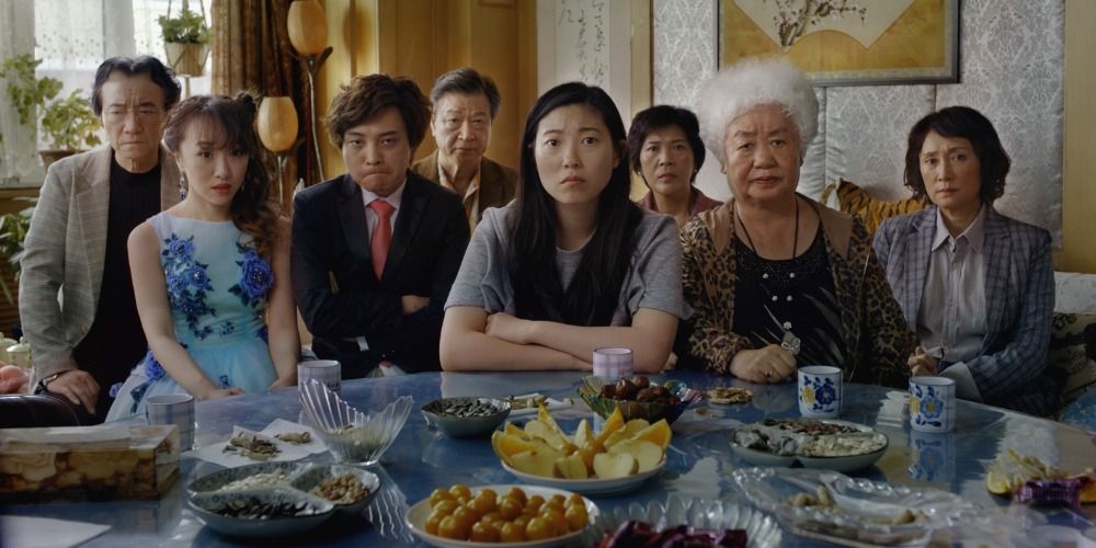 Billie and her family sit at a dining table in The Farewell