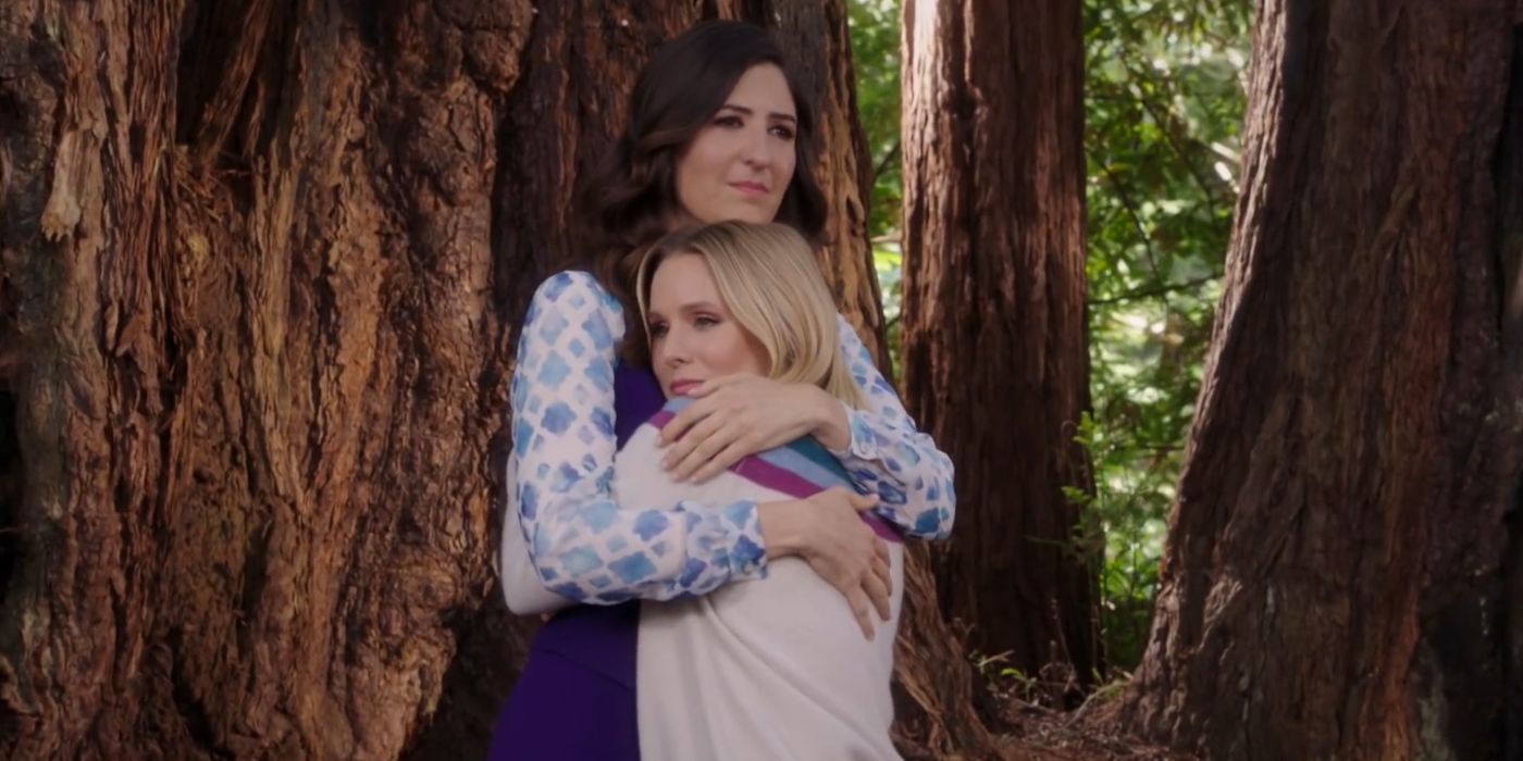 Screenshot The Good Place Janet and Eleanor Hug Series Finale