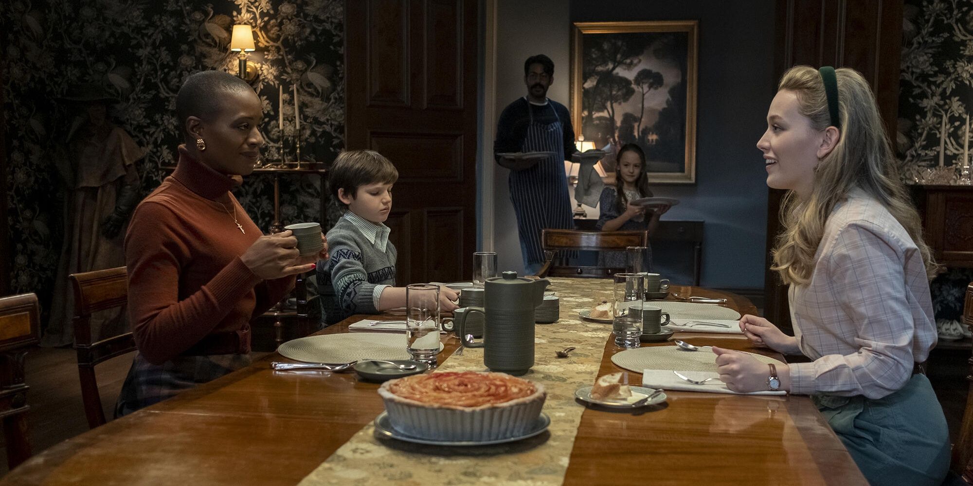 The Haunting Of Bly Manor 5 Reasons Why It’s Better Than The Haunting Of Hill House (& 5 Why Hill House Is Better)