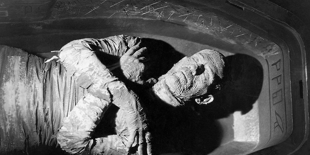 Boris Karloff stars as Imhotep in The Mummy.