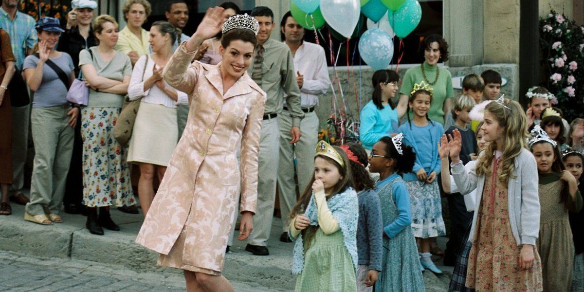 The Princess Diaries 2: Royal Engagement Mia leads children during Genovia Parade
