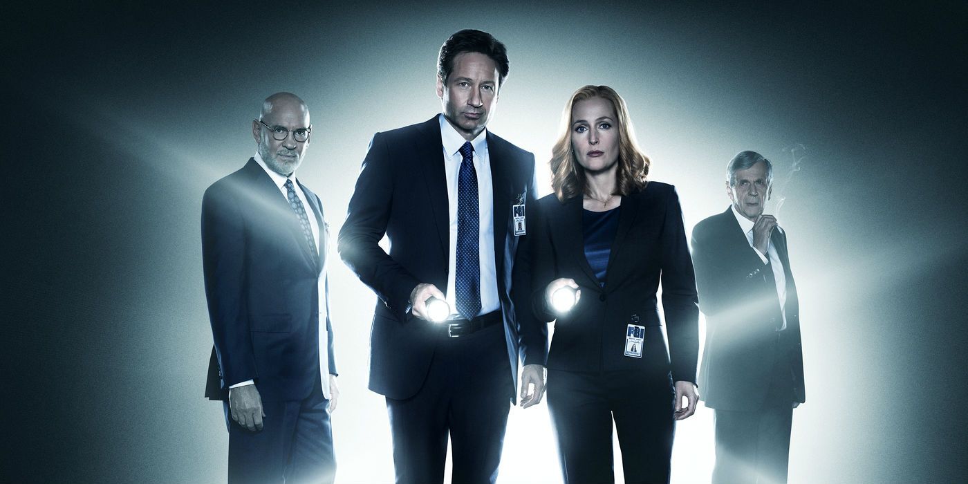 The X-Files 2016 Revival Cast shine their searchlights in front of a spooky green/white backdrop 