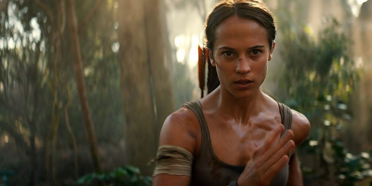 Alicia Vikander as Lara Croft running through the jungle in Tomb Raider