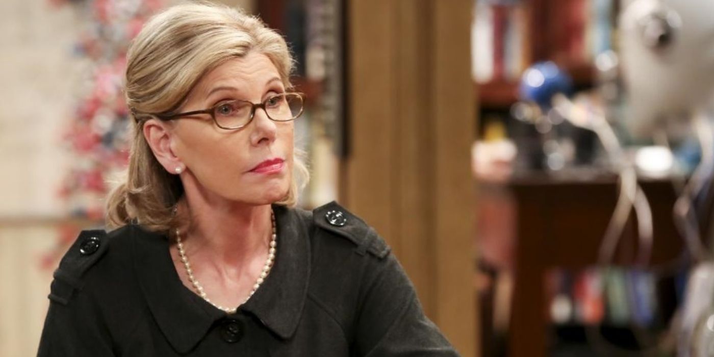 Doutor Beverly Hoffstader levantando as sobrancelhas em leve surpresa em The Big Bang Theory