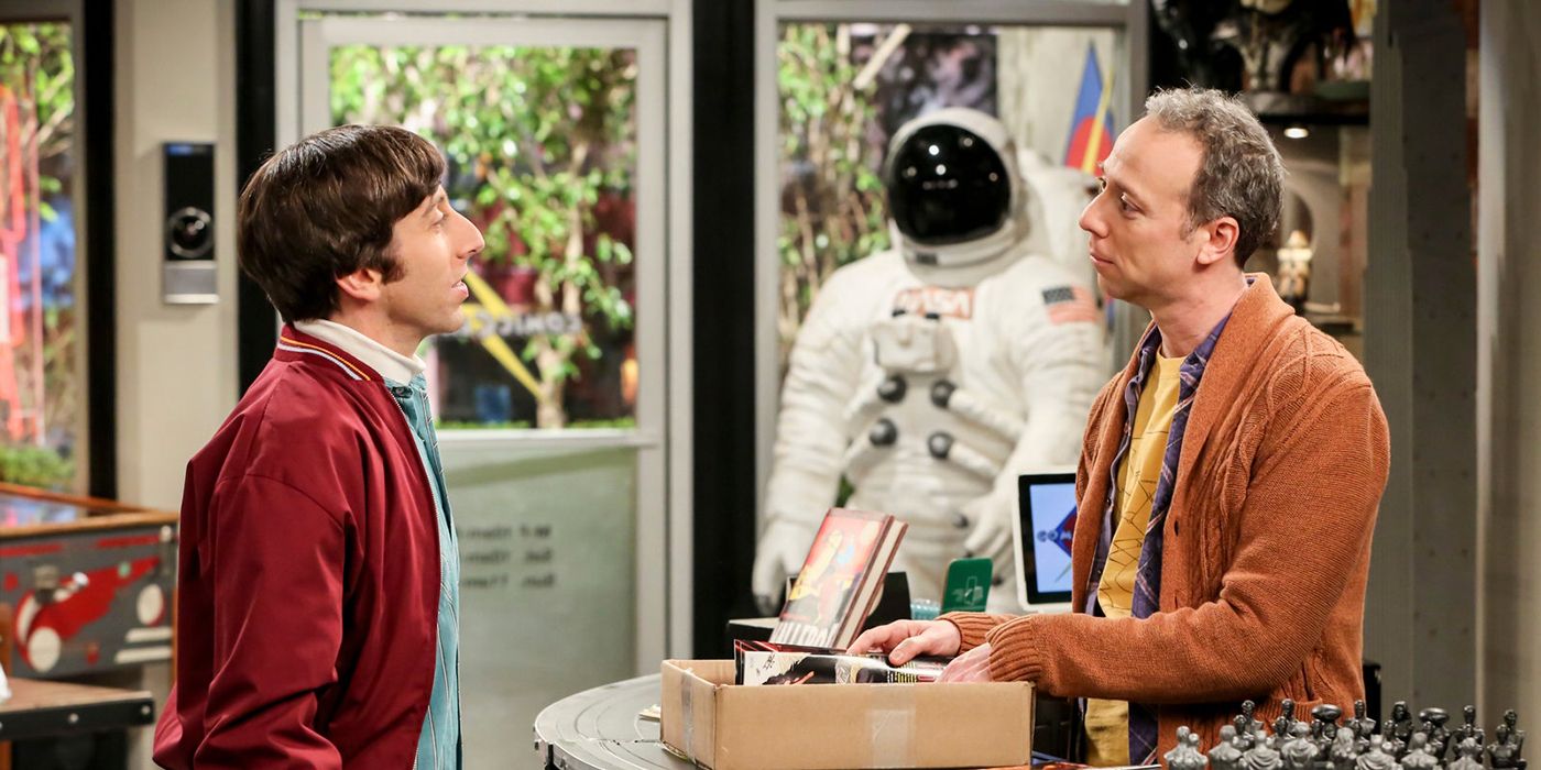 Howard e Stuart conversando na loja de quadrinhos em The Big Bang Theory