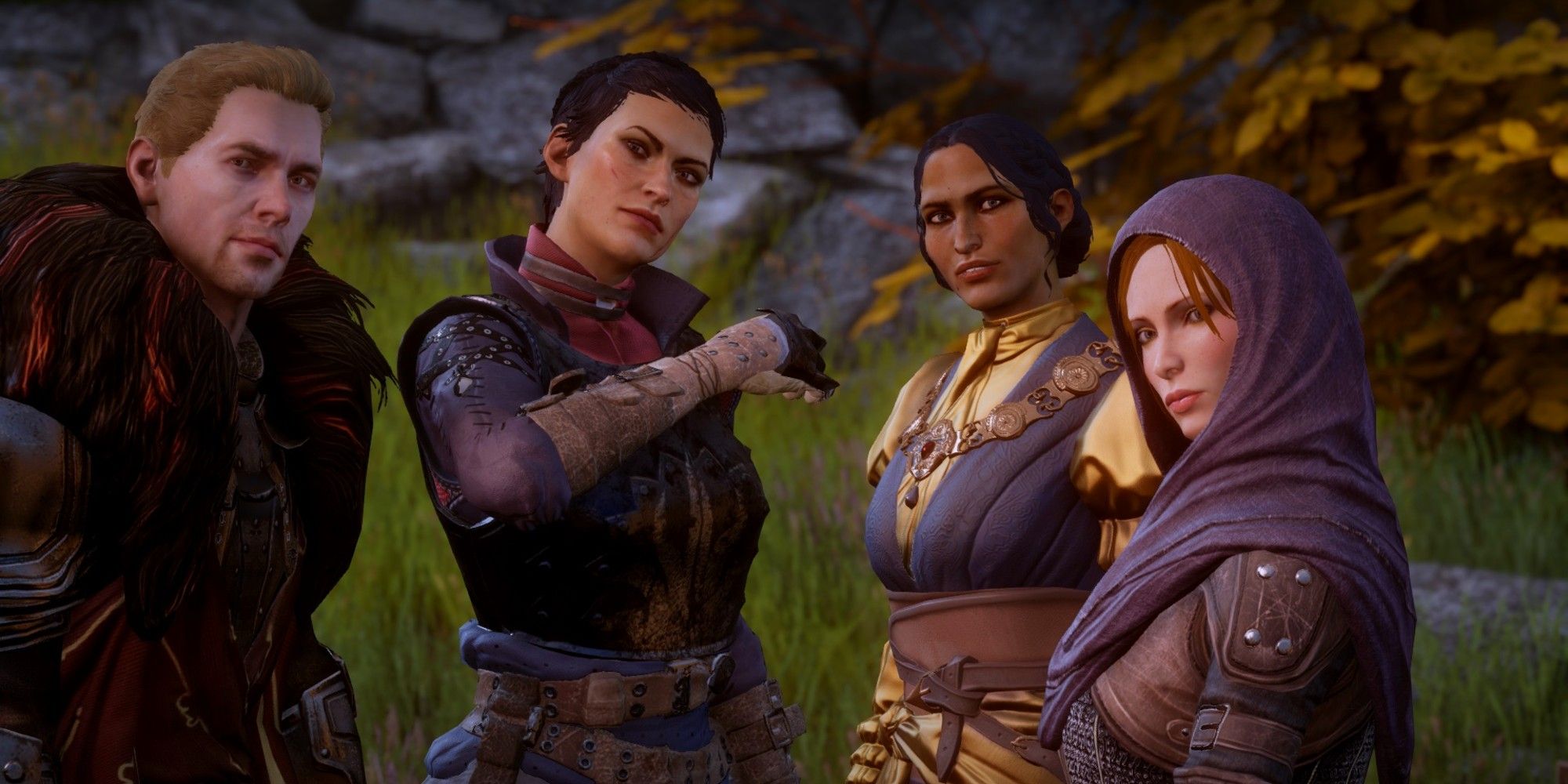 Cullen, Cassandra, Josephine e Leliana olhando na mesma direção em Dragon Age: Inquisition.